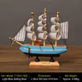 Handgemaakt lichtblauw houten zeilbootmodel met blauw en wit gestreepte zeilen decor - 16cm Lichtblauw