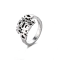 Primer plano de un anillo vintage de plata con diseño calado chino de la Doble Felicidad - Doble Felicidad