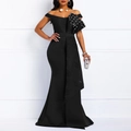 Elegantes schwarzes schulterfreies Spitzenkleid mit Perlenknöpfen und Meerjungfrau-Saum - S / Schwarz