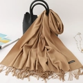 Elegant camel faux cashmere scarf with tassels draped on a black leather handbag - 200*70cm / Camel