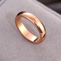 Gepolijste roségouden roestvrijstalen ring gepresenteerd in een luxe grijze fluwelen doos - US 4 / 4mm Gewelfd / Roségoud