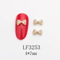 Détail du nœud en alliage 4x7mm avec perles et cristaux sur ongle mannequin rouge - Base Dorée Perle Strass Blanc (LF3253)
