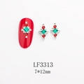 Dettaglio del gioiello per unghie con smeraldo e strass rossi, misura 7x12 mm - Stile Rombo Diamante Rosso Bianco Verde Smeraldo (LF3313)