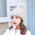 Berretto invernale da donna in maglia a trecce rosa e bianco con pompon in finta pelliccia - Taglia unica / Beige