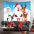 Dettaglio dell'arazzo natalizio con Babbo Natale, renna e scritta Merry Xmas per pareti - 73X95CM (Tessuto Spazzolato) / Cartone Animato Celeste