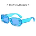 Lunettes de soleil rétro rectangulaires avec monture bleue transparente et verres bleus - Monture Bleue / Verres Bleus