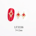 Détail du bijou d'ongle 7x12mm avec pierre rouge et perle sur base dorée modèle LF3336 - Style Losange Perle Rubis (LF3336)