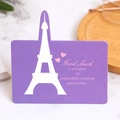 Carte de vœux violette avec motif Tour Eiffel blanche et texte sur fond de marbre - Tour Romantique