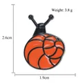 Broche escargot élégante en émail orange et noir avec motif de texture panier - Escargot