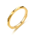 Anello elegante in acciaio al titanio dorato con sfaccettature geometriche e borchie - US 5 / Oro