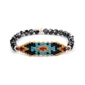 Detailsicht des handgefertigten Miyuki Evil Eye Armbands mit Kristallperlen und Boho-Muster - Dunkelgrau