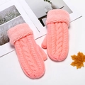 Women's pink cable knit mittens with thick faux fur lining for winter warmth - One Size / Pink