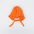 Detailed knit texture of an orange baby hat featuring cable pattern and ruffled edges - Kids (46-50CM) / Orange