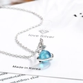 Elegante blaue Planeten-Halskette mit Silberkette auf minimalistischem weißem Hintergrund - Blauer Planet Anhänger (DZ481) / Kupfer / Anhänger + Kette