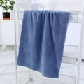 Απορροφητική πετσέτα coral fleece σε μπλε ναυτικό με κυματιστές άκρες για το σπίτι - 30*30cm / Γκρι Μπλε