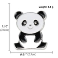 Spilla panda carina in smalto con dimensioni 2,8x2,3 cm e peso di 5,8 g - A00500/Panda seduto