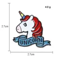 Broche licorne en émail avec crinière rouge et bannière bleue, 4,0g, taille 2,7cm - Licorne