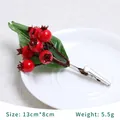 Clip natalizia con bacche rosse e foglie verdi per decorazioni festive fai da te - 13*8cm (5.5g)