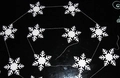 Gros plan de guirlandes de flocons de neige 3D blancs pour décorations de Noël et Nouvel An - Papier / Flocon de Neige Blanc Pur