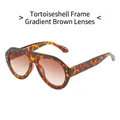 Occhiali da sole aviator tartarugati con lenti sfumate marroni e borchie dorate - Montatura Leopardata Lenti Sfumate Tè