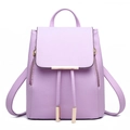 Zaino alla moda viola da donna in ecopelle con patta a coulisse e accessori dorati - Viola Taro