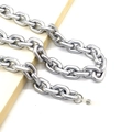 Detail van matzilveren acryl brillenketting met metalen ringen en siliconen lussen - Zilver