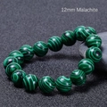Vista macro di bracciale in malachite da 12mm con motivi concentrici verde scuro - Bracciale in Malachite (12mm)