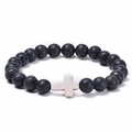 Bracciale religioso in pietra lavica con un ciondolo a croce in marmo bianco - Howlite