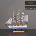 Maquette de voilier artisanale en bois blanc 7124G-2401 avec rayures bleues et voiles noires - 24cm Blanc