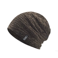 Detalle del gorro de punto de chenilla marrón oscuro con etiqueta y textura de felpa - Talla única / Café Chenilla