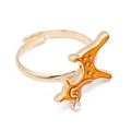 Détail d'une bague girafe ajustable dorée avec émail orange et pierre de zircon - Girafe de Dessin Animé