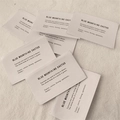 Μινιμαλιστικά αγγλικά αυτοκόλλητα ετικετών για βάζα σε λινό φόντο με υφή - Κείμενο κάκτου / Λευκό