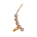 Eleganter goldener Ohrklemme mit Schmetterlings-Blumenmuster und funkelnden Kristallen - Strass Blume Gebogener Stil (A7114)