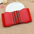 Ceinture large rouge élastique pour femme avec boucle ovale en métal entrelacée - Rouge / 65cm