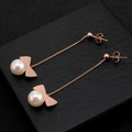 Pendientes de lazo en oro rosa con perlas blancas y colgantes largos de moda - Lazo Perla Estilo de Borla Larga