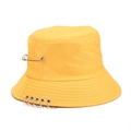 Cappello a secchiello giallo in cotone con cinque anelli in metallo e spilla decorativa - Taglia unica / Giallo