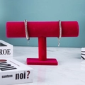 Espositore per gioielli a T in velluto rosso con bracciali su tavolo di marmo - Tipo A Rosa Rosso