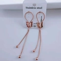 Detalle de los flecos de mariposa en acero inoxidable oro rosa y cadena de bolas - Mariposa Plegada con Cadena de Serpiente (8519)