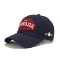 Dettaglio del ricamo Canada su cappellino da baseball in cotone blu navy con patch rossa - Regolabile / Blu navy