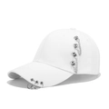 Witte baseballpet in streetstyle met punk metalen ringen en hangende kettingdetails - Verstelbaar / Wit