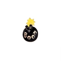 Cartoon-Stil schwarze Emaille-Bombe Brosche mit goldenem BOOM-Schriftzug und gelber Zündschnur - BOOM-Bombe (C1102-1)