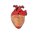 Spilla in smalto a forma di cuore rosso con design a benda LOVE HURTS su sfondo bianco - Cuore Bendato (LOVE HURTS)