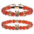 Set bracciale con perle di agata rossa da 8mm con corona dorata e zirconi neri lucidi - Set