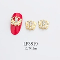 Vue détaillée de bijoux d'ongles couronne dorée avec strass marquise et perles - Style de cygne (3819)