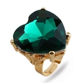 Anello a cuore dorato con grande pietra verde sfaccettata e motivi traforati vintage - Aperto Regolabile / Verde