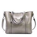 Sac fourre-tout gris-vert en cuir ciré avec texture brillante et bandoulière amovible - Gris clair