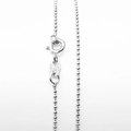 Nahaufnahme der S925 Sterling Silber Kugelkette mit Italien-Prägung und Verschlussdetail - 1.2 Licht Kugelkette 18 Zoll / 45cm / Weißgold