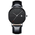 Detalle de esfera de reloj de cuarzo negro con líneas geométricas y correa de cuero - Caja Negra Esfera Negra Correa Negra