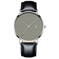 Detalle de reloj para hombre con esfera gris de rayos de sol y ventana de calendario - Caja Plateada Esfera Gris Correa Negra