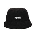 Primer plano de sombrero bucket de felpa negra con parche bordado Hai Talento M - M (56-58cm) / Letra negra